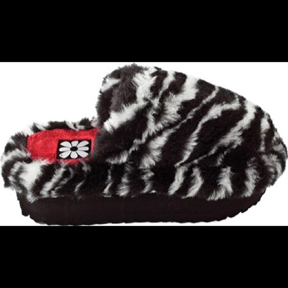 MAJOR ISO!!! Oobees! Platform slippers size 8-9